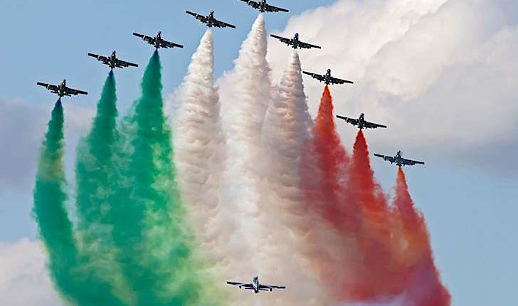 LE FRECCE TRICOLORI A TARANTO PER IL VIA AL GRAN PRIX DEI CATAMARANI - Lo  Jonio